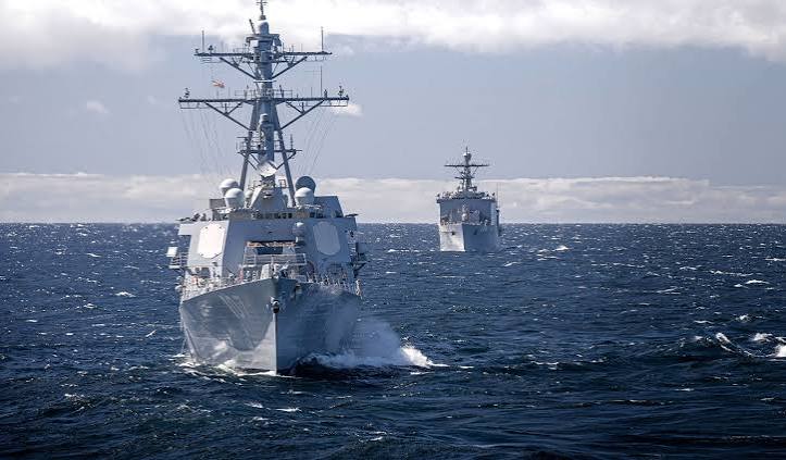 U.S. Navy destroyer underway in the Atlantic Ocean
